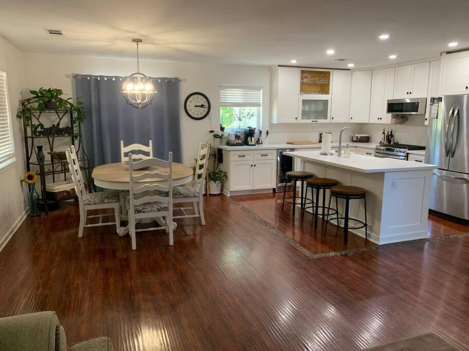 Walnut Grove 2bd 1bath Casa vacanze